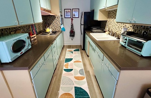University Heights Apartment | Spacious mid-century apartment central to the best neighborhoods in San Diego!