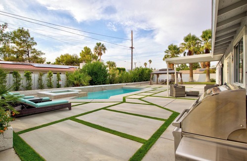 Racquet Club South House | Spacious modern 3BR Saltwater Pool & Hot Tub, BBQ
