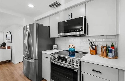 Palm Desert Apartment | Spacious Modern Condo/Blocks from El Paseo