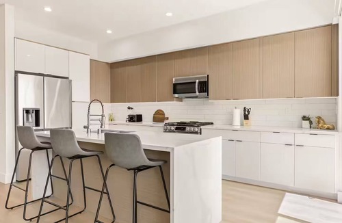 Beverly Hills House | Spacious Modern LA Home for Groups & Families