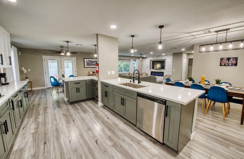 Paradise House | Spacious Modern Oasis 5 Mins to Strip w/Pool/2 Mstr/Chef’s Kitchen