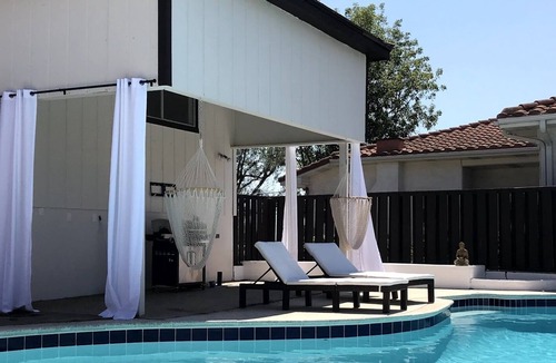 El Cerrito House | Spacious Modern Remodel w/ Pool!