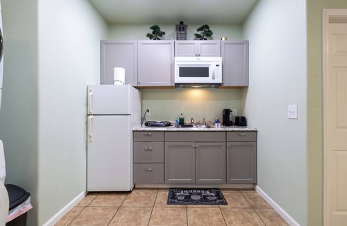 Tulare Apartment | Spacious Modern Studio with a private entrance nearby Sequoia N Park