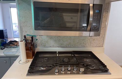 Sunrise Manor House | Spacious Place with Real WiFi