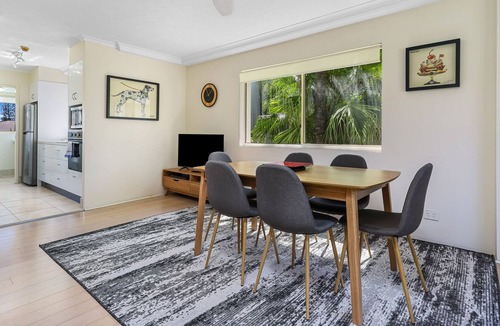 Biggera Waters Apartment | Spacious quiet airconditioned apartment right on the Broadwater near everything