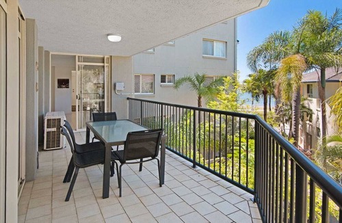 Biggera Waters Apartment | Spacious quiet airconditioned apartment right on the Broadwater near everything