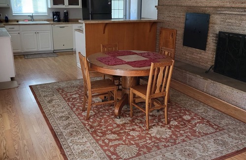 Red Bluff House | Spacious Red Bluff mid-century ranch style