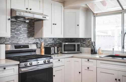 Valinda House | Spacious Retreat Near Iconic LA Sights w/Comforts