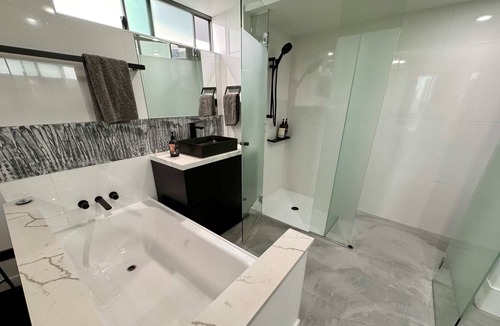 Brisbane Central Business District Apartment | Spacious River view 3 Bdrm Apt with 2 Car spaces