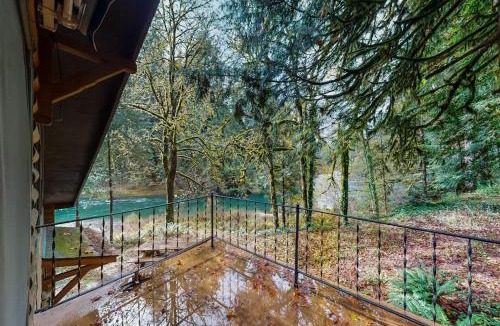 Washougal House | Spacious riverfront lodge with beach access private hot tub & forest views