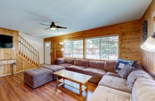 Tahoe Paradise House | Spacious rustic home with modern appliances arcade games & dog friendly