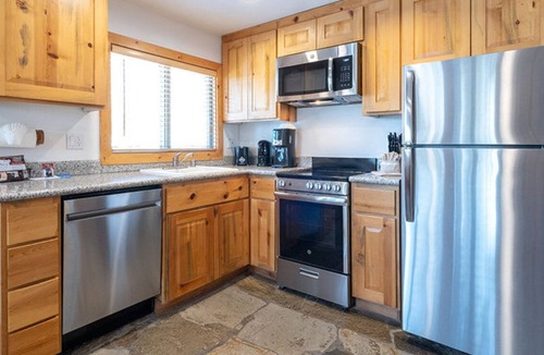 Tahoya Shores Apartment | Spacious Studio | Red Wolf Lakeside Lodge