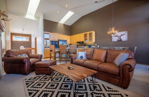 Mammoth Lakes House | Spacious Townhome in with SPECTACULAR mountain views n