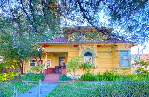 Cloverdale House | Spacious wine country retreat; Sauna, hot tub, gym in charming Cloverdale.