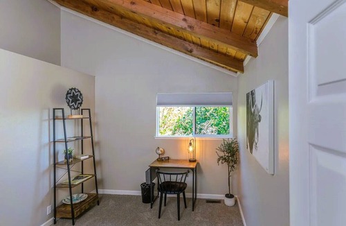 Mariposa Cabin | Spacious Yosemite Farmhouse Game Room EV Charger Pets Welcome