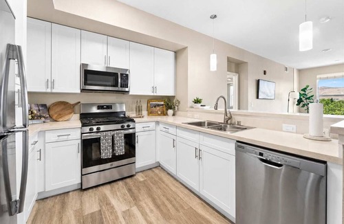 Sparks Apartment | Sparks Marina 2BR Mountain Views, Pool & Hot Tub