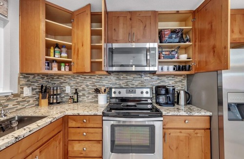 West University House | *Special~UNR~Downtown~Family~Sleeps 10~RenoRetreat