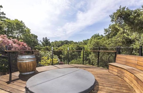 Emerald Hills House | Spectacular Valley Views 6-bedroom house with WiFi, AC in charming Emerald Hills