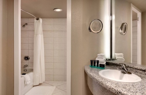 Winchester Hotel | Spend Cowboy Christmas at the Luxurious Westgate Las Vegas
