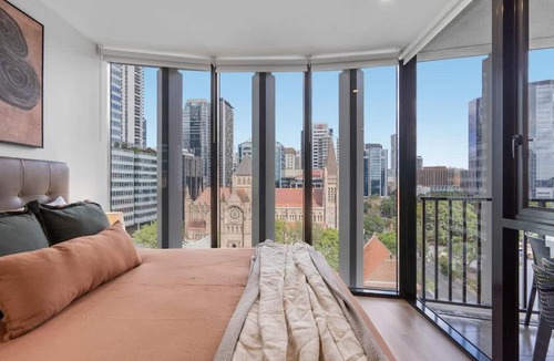 Brisbane Central Business District Apartment | Spire Apartments - Free Car Park