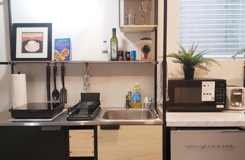 Willoughby House | Spotless Basement Suite near LEC | 2 Beds | Private Entrance | Free Parking