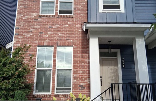 Willoughby House | Spotless Basement Suite near LEC | 2 Beds | Private Entrance | Free Parking