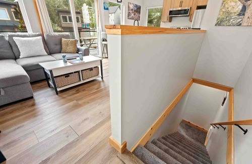 Ucluelet Cabin | SS#3 Paddler - Cozy and Modern w/Spring Cove View