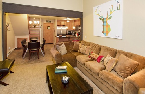 Mammoth Lakes Condo | St. Anton Street View 2-bedroom Condo w/Full Kitchen