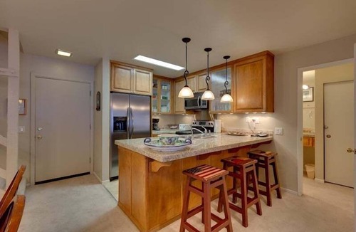 Mammoth Lakes Condo | St. Anton Street View 2-bedroom Condo w/Full Kitchen