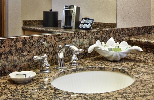 San Simeon Hotel | Standard 2 Queens Room w/Easy Access to Highway 101