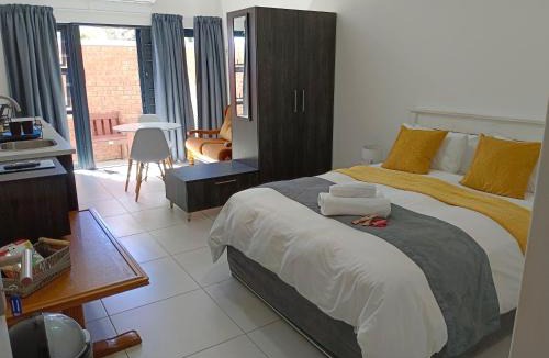 Aston Bay Apartment | Standard Suite - Savvy Spender at Rustic Dune 2