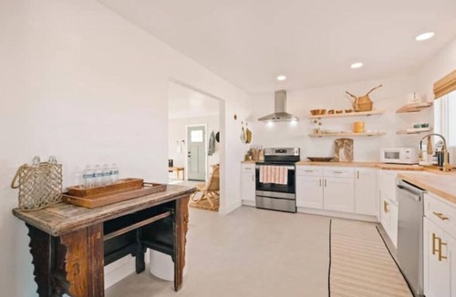 Landers House | StarBreaker Ranch Minutes from Integratron/Views/Firepit/AC/Patio