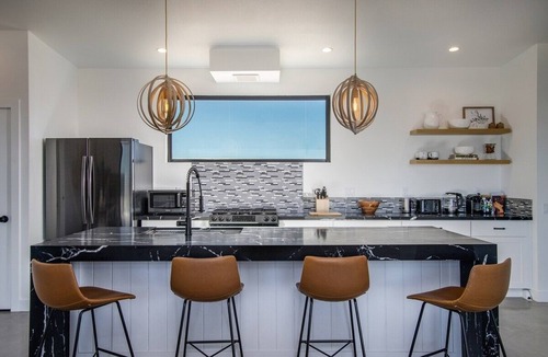 Landers House | Stargazer Retreat and Pet friendly escape.