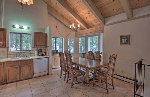 Tahoe Village Cottage | Stateline Ski House: Walk to Boulder Lift!