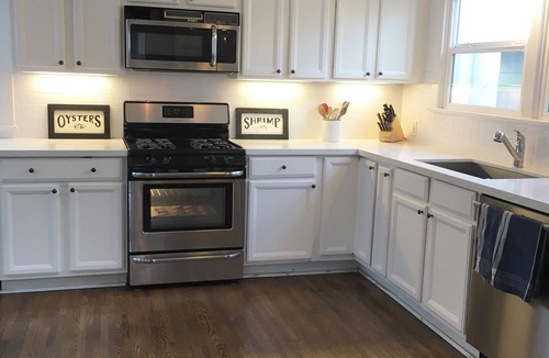 West Newport House | Stay at the beach in your own private cottage. Parking and AC included!