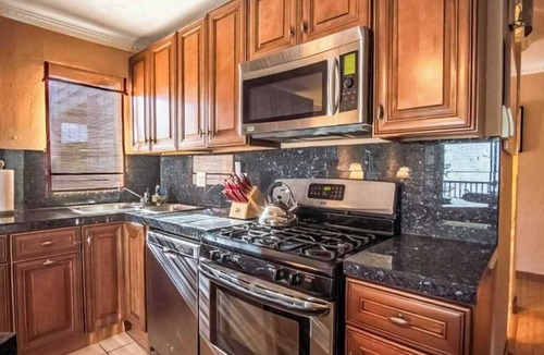 Ualapue Apartment | Stay Close to the Waves in an Ocean-View Family Condo with Pool