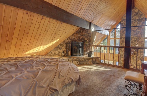 Blue Jay House | Stay In Lakefront Gem Once Owned By World Famous Celebrity Dick Clark