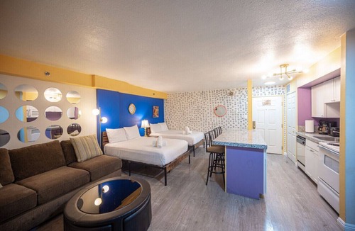 Las Vegas Strip Condo | Stay Together Suites - Cozy Condominium, Sleeps 8, Center Strip - Jockey Club