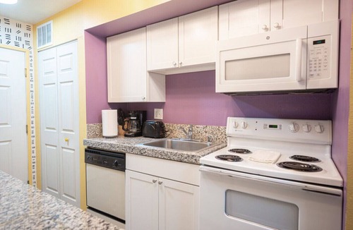 Las Vegas Strip Condo | Stay Together Suites - Cozy Condominium, Sleeps 8, Center Strip - Jockey Club