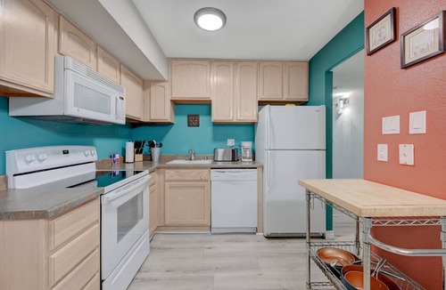 Las Vegas Strip Condo | Stay Together Suites - Spacious Penthouse, Sleeps 16, Center Strip - Jockey Club