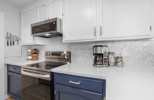 Tahoe Island House | Steller’s Jay Getaway - Pet Friendly in City of SLT