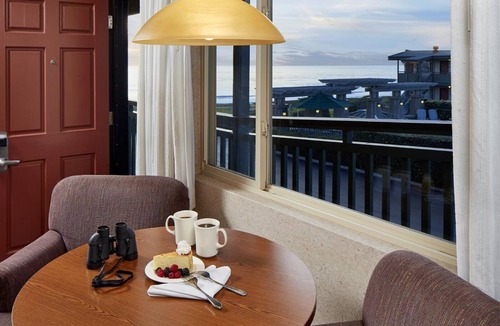 San Simeon Hotel | Steps Away from the Ocean! 4 Relaxing Units Along Highway 101 | Outdoor Pool