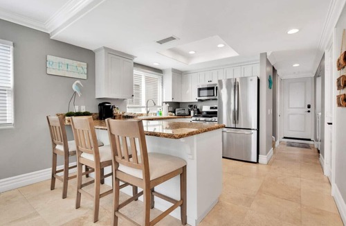 West Newport Villa | Steps from Beach: Stylish Getaway