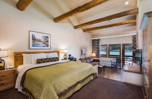 Bass Lake Hotel | Steps from the Lake w/Breakfast (Select Stays) & Enjoy Access to Onsite Pool