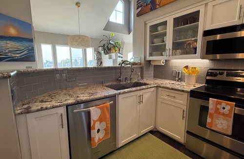 Bankers Hill Condo | Steps to Balboa Park - Top-Floor Resort Living - Beautiful Views