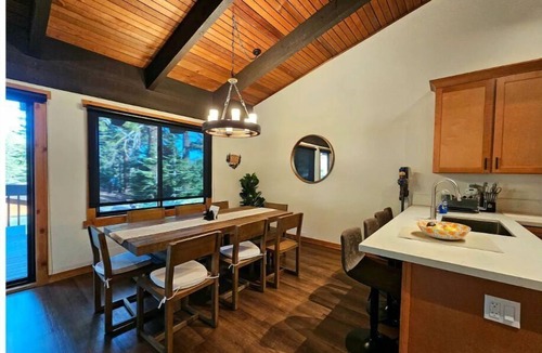 Mammoth Lakes Cabin | Steps to Canyon Lodge! Cozy Cabin Retreat!
