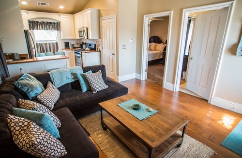 Paso Robles House | Steps to Dining + Shops | Paso Robles Wine Country | Baby Bliss