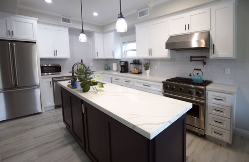Silver Strand House | Steps to Sand: Game Room, Family Beach Retreat, 4 Ensuites, Pets OK