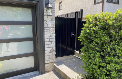 Riley Park House | Steps to Trendy S. Main St/Walk to Pubs/Bus/Skytrain/Shops/Near Hosp.