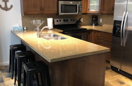 South Pandosy Condo | Stop Searching! Fall/Winter Renting Is Back - Beautiful 3 Bed Suite